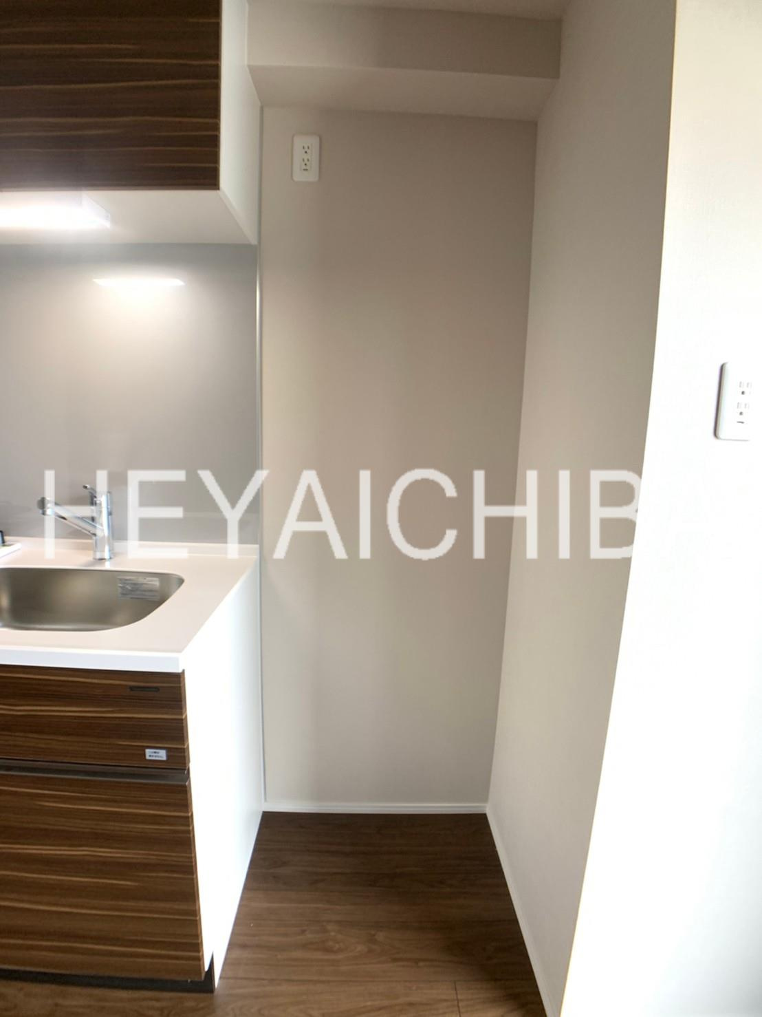 Anela Courtのキッチン|冷蔵庫置場