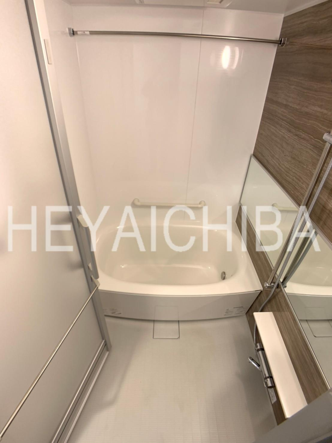 Anela Courtの浴室|浴槽