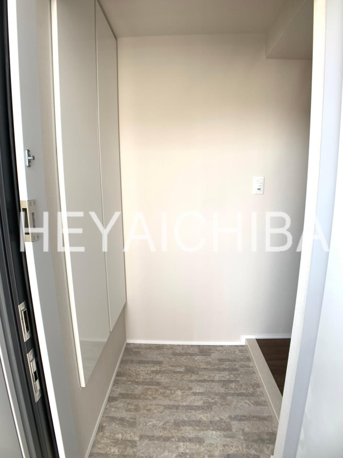 Anela Courtの玄関