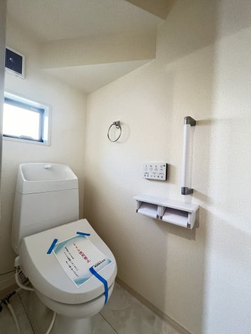 桜井市粟殿　第13期のトイレ|温水洗浄便座付きトイレ