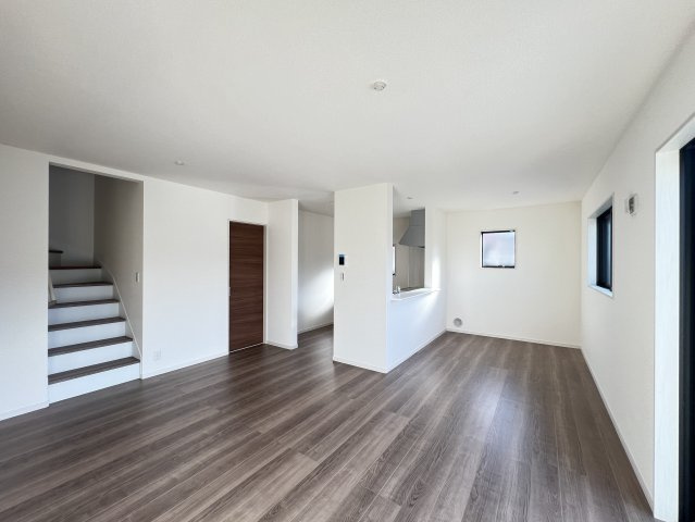 桜井市粟殿　第13期の居間・リビング|LDK17.5帖　会話が弾むカウンターキッチン