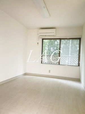 【居間・リビング】 | プレミアムバリュー生田 | 洋室のお部屋です。