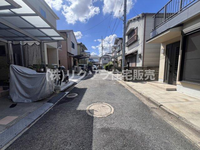 倉治2丁目　中古一戸建ての前面道路含む現地写真|角地　方向　北東　幅員　4.1ｍ
■物件内覧・資金計画相談・住宅ローン相談、リフォーム相談、お問合せ受付中■
※当日・翌日のご内覧、ご相談はお電話でのお問合せがスムーズです！