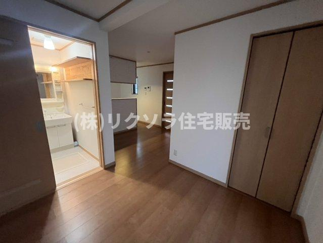 倉治2丁目　中古一戸建ての居間・リビング|LDK12.5帖
■物件内覧・資金計画相談・住宅ローン相談、リフォーム相談、お問合せ受付中■
※当日・翌日のご内覧、ご相談はお電話でのお問合せがスムーズです！