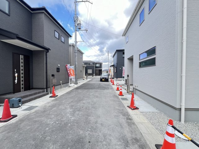 桜井市粟殿　第13期　の前面道路含む現地写真