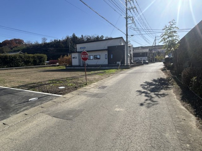 【前面道路含む現地写真】 | 富岡市上高瀬分譲地区画① | 前面道路含む現地写真です