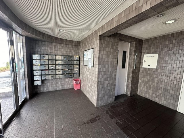 さいたま市桜区西堀１丁目の賃貸マンションのロビー