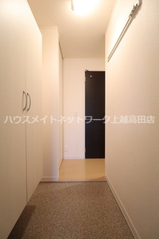 リュミエール Ｂの玄関|玄関（シューズBOX）