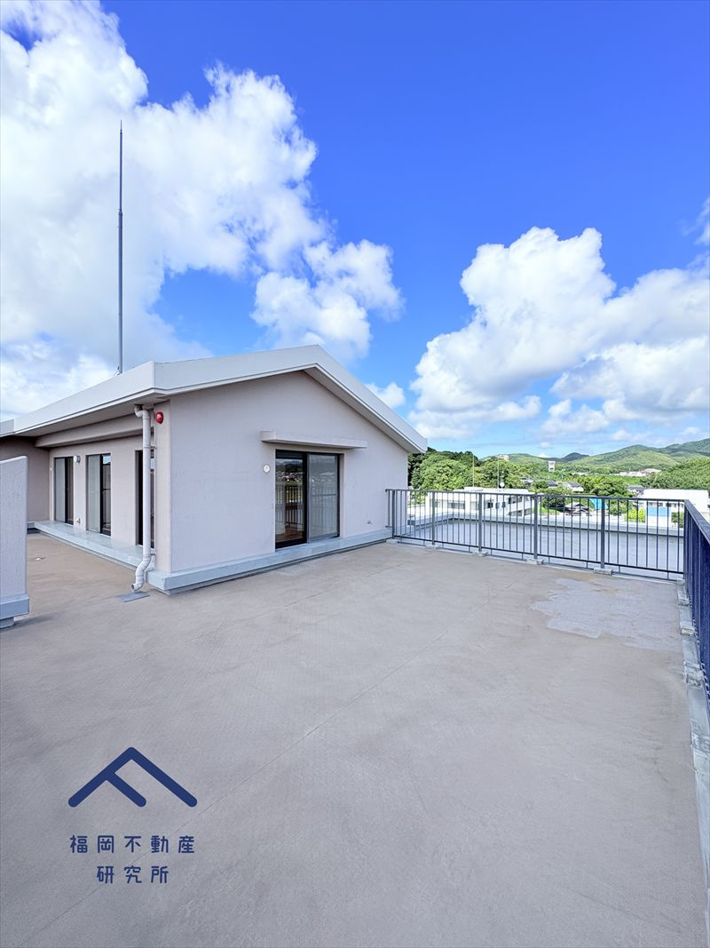 アンピール教育大前IIのバルコニー