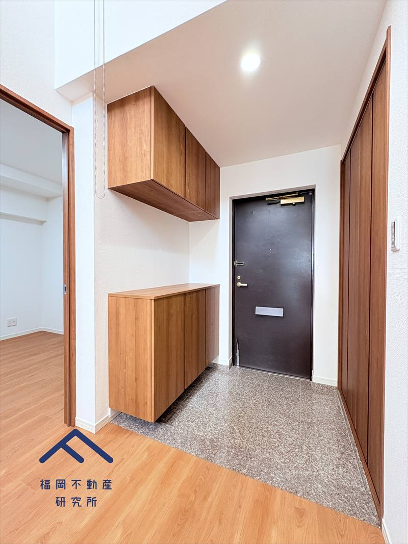 アンピール教育大前IIの玄関