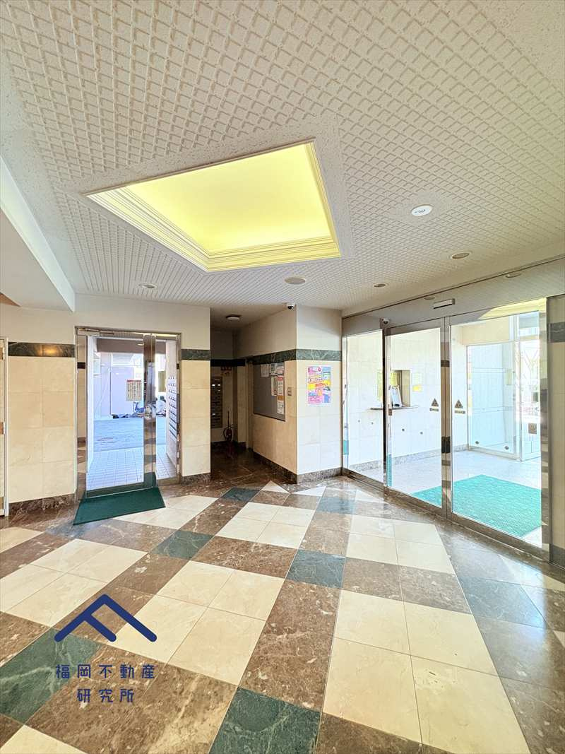 アンピール教育大前IIのエントランス