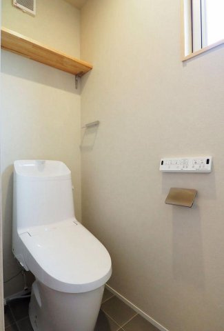 小田原市中里　新築戸建てのトイレ