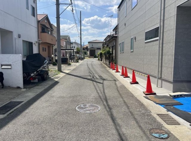 【成約】小田原市中里　新築戸建ての前面道路含む現地写真