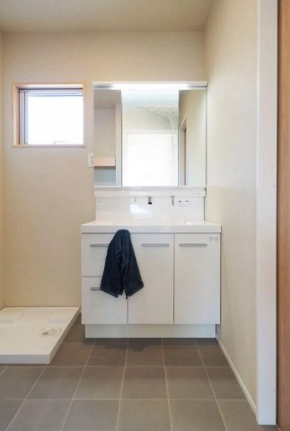 小田原市中里　新築戸建ての独立洗面台