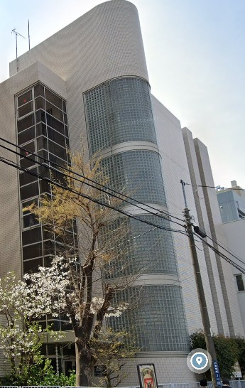 升水記念市民図書館ビルの外観