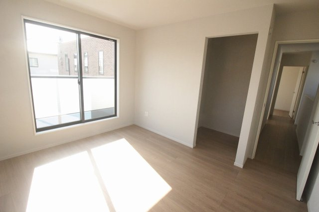 壬生町幸町1丁目　41期　2号棟の寝室|主寝室にはゆとりある広さがあり、ベッドを置いても余裕のレイアウト。ご夫婦のくつろぎスペースにぴったりです。