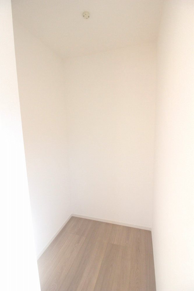 壬生町幸町1丁目　41期　2号棟の収納|各スペースにはクローゼットを完備。衣類やおもちゃをすっきり片付けられるので、お部屋を広々使えます。