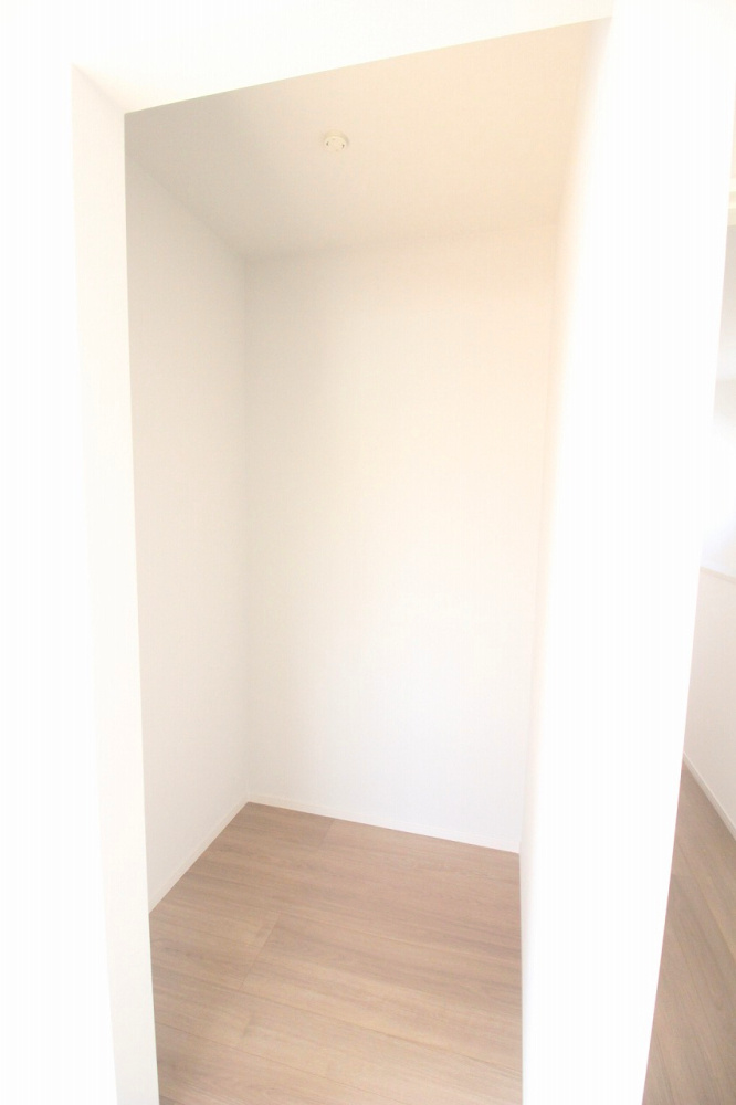 壬生町幸町1丁目　41期　2号棟の収納|ウォークインクローゼットを2か所設置。衣類やバッグ、小物もすっきり収納でき、片付いた寝室を保てます。