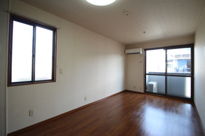 【居間・リビング】 | ストークシャトル　B棟