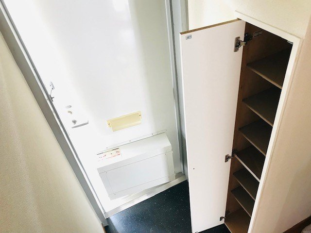 レオパレス山久の内装|シューズボックス