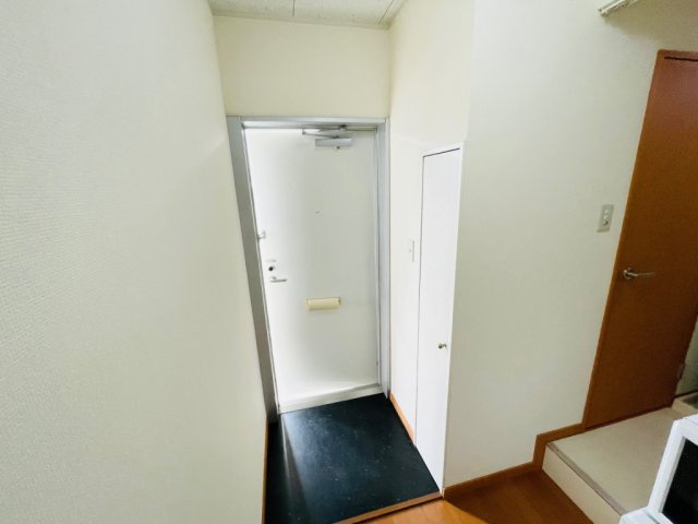 レオパレス山久の玄関