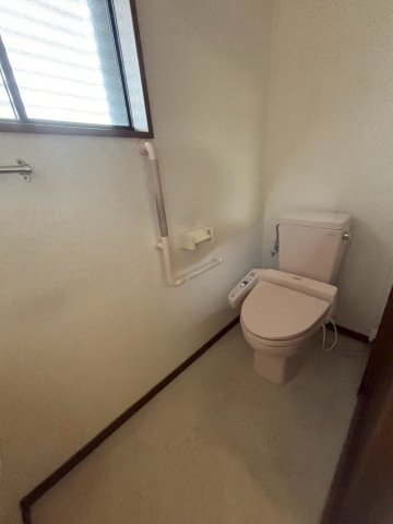 和歌山市新堀東　戸建のトイレ