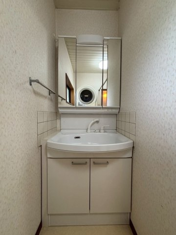 和歌山市新堀東　戸建の独立洗面台