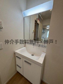 【独立洗面台】 | 神戸市西区玉津町高津橋　新築戸建　仲介手数料無料！ | 独立洗面台で身支度をすべて済ませてしまいましょう