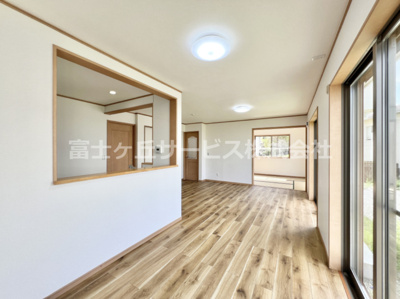 【居間・リビング】 | 三島市佐野見晴台2丁目 中古戸建て | リビングダイニングです