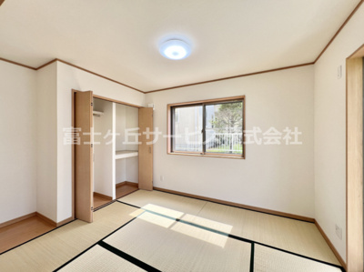 【和室】 | 三島市佐野見晴台2丁目 中古戸建て | リビング横の和室です