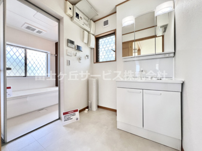 【脱衣所】 | 三島市佐野見晴台2丁目 中古戸建て | 脱衣場です