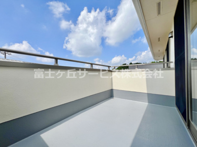 【バルコニー】 | 三島市佐野見晴台2丁目 中古戸建て | 陽当たり良好なバルコニーです