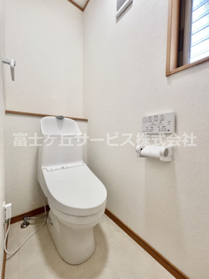 【トイレ】 | 三島市佐野見晴台2丁目 中古戸建て | 2Fのトイレです