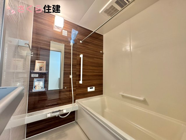 いろどりアイタウン栃木市平柳町３丁目22-P2　７号棟の浴室|梅雨の時期は大活躍の浴室乾燥機！家族の数だけ増える洗濯物もしっかり乾かせます。