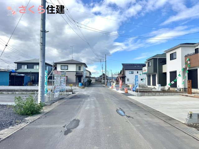 いろどりアイタウン栃木市平柳町３丁目22-P2　７号棟の前面道路含む現地写真|南面前面道路６ｍ！車通りが少ないので
慌てず出入りできます♪