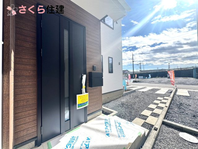 いろどりアイタウン栃木市平柳町３丁目22-P2　７号棟の玄関|玄関扉はスマートキー対応で、両手に荷物があっても楽に簡単開け閉め！もちろんモニター付きインターホン！