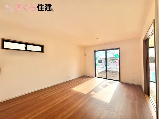 いろどりアイタウン栃木市平柳町３丁目22-P2　７号棟の居間・リビング|15.5帖LDKはキッチンで家事をしながらでもお子様に一対一で向き合える時間が作れます！！