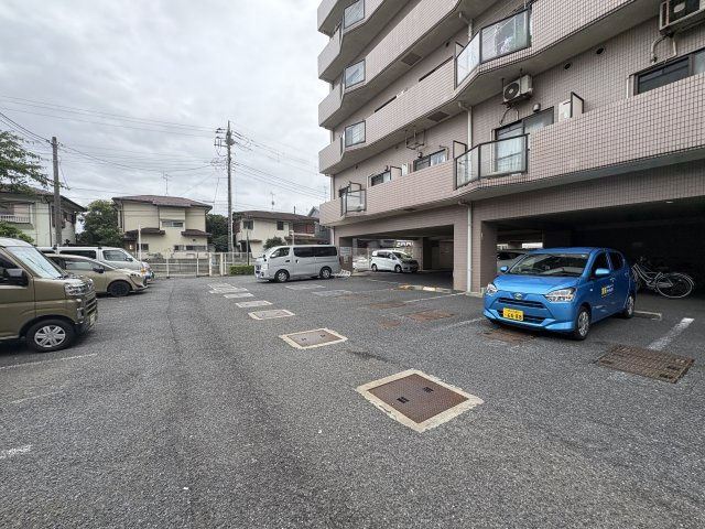 フローライト市川の駐車場