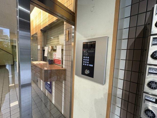 フローライト市川のエントランス