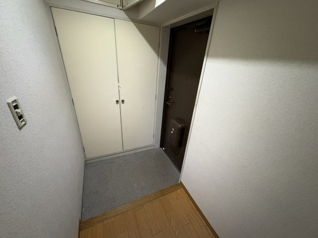 フローライト市川の玄関