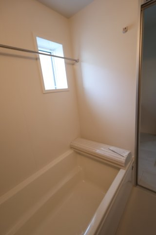 《仲介手数料無料》練馬区関町北５丁目15-10(2号棟)新築一戸建てリナージュの浴室|撮影日 2025年9月25日 15:00 晴れ