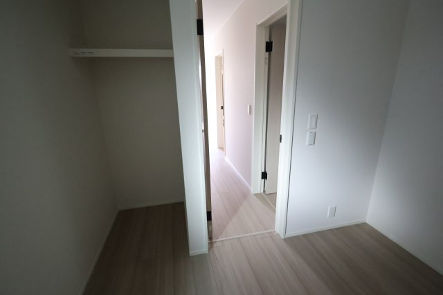 《仲介手数料無料》練馬区関町北５丁目15-10(2号棟)新築一戸建てリナージュの洋室|撮影日 2025年9月25日 15:00 晴れ