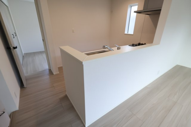 《仲介手数料無料》練馬区関町北５丁目15-10(2号棟)新築一戸建てリナージュのキッチン|撮影日 2025年9月25日 15:00 晴れ