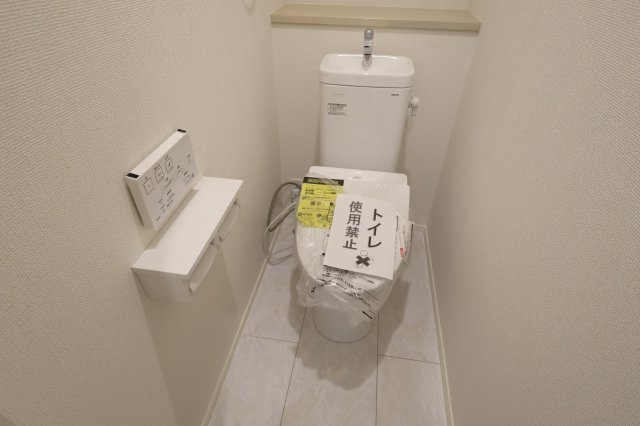 《仲介手数料無料》練馬区関町北５丁目15-10(2号棟)新築一戸建てリナージュのトイレ|撮影日 2025年9月25日 15:00 晴れ