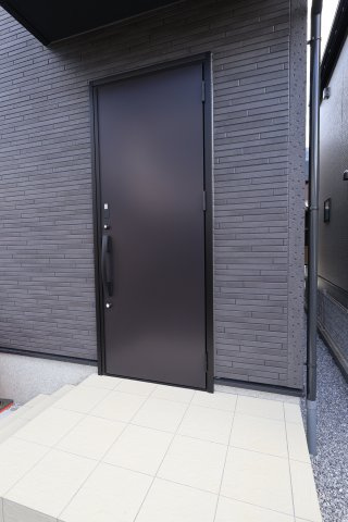 《仲介手数料無料》練馬区関町北５丁目15-10(2号棟)新築一戸建てリナージュの玄関|撮影日 2025年9月25日 15:00 晴れ