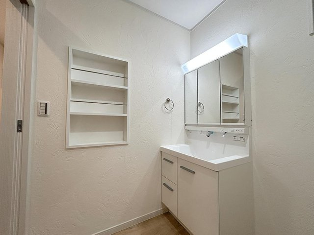 吹田市吹東町　新築戸建の独立洗面台|独立洗面台で身支度をすべて済ませてしまいましょう