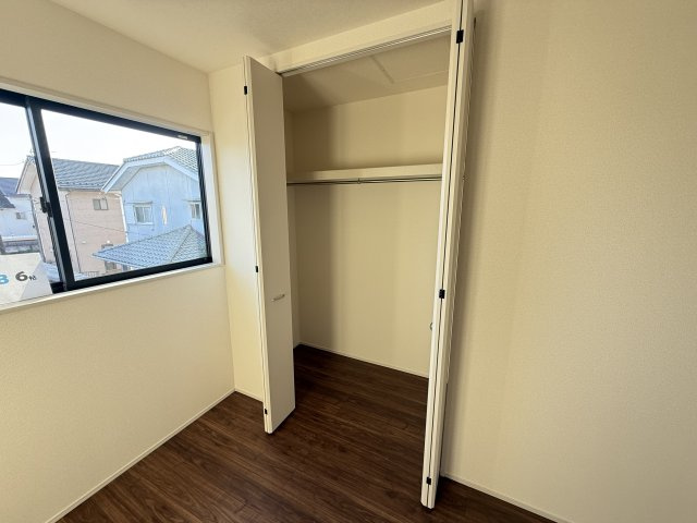 リーブルガーデンS前橋市鶴光路町　2号棟の収納|２階洋室2収納です