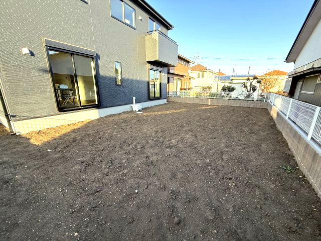 リーブルガーデンS前橋市鶴光路町　2号棟の庭|広々した南庭付きです☆家庭菜園も楽しめますよ。