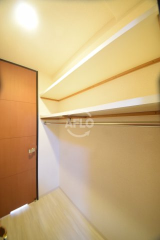 CITY SPIRE桜川Ⅱ　塩草立葉小学校区の収納|CITY SPIRE桜川II（シティスパイア桜川II）　ウォークインクローゼット