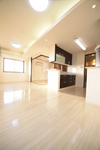 CITY SPIRE桜川Ⅱ　塩草立葉小学校区の居間・リビング|CITY SPIRE桜川II（シティスパイア桜川II）　リビング